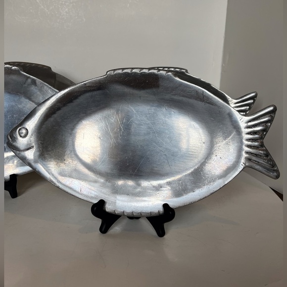 York Metalware Fish Platter by York Metalcrafters.  Made in USA - Picture 12 of 12